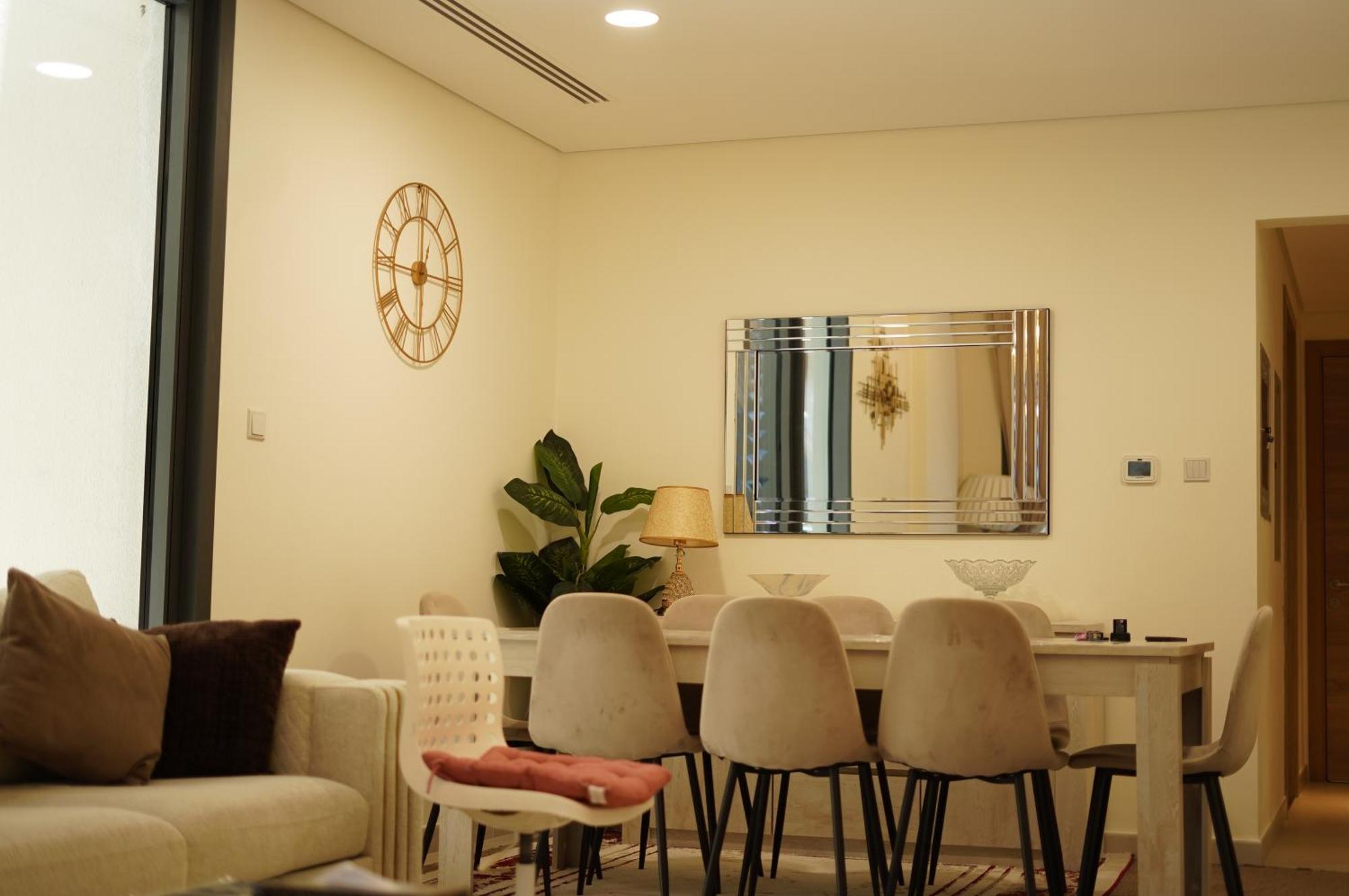 Brown Stone - Mirdif Hills Airport * دبي